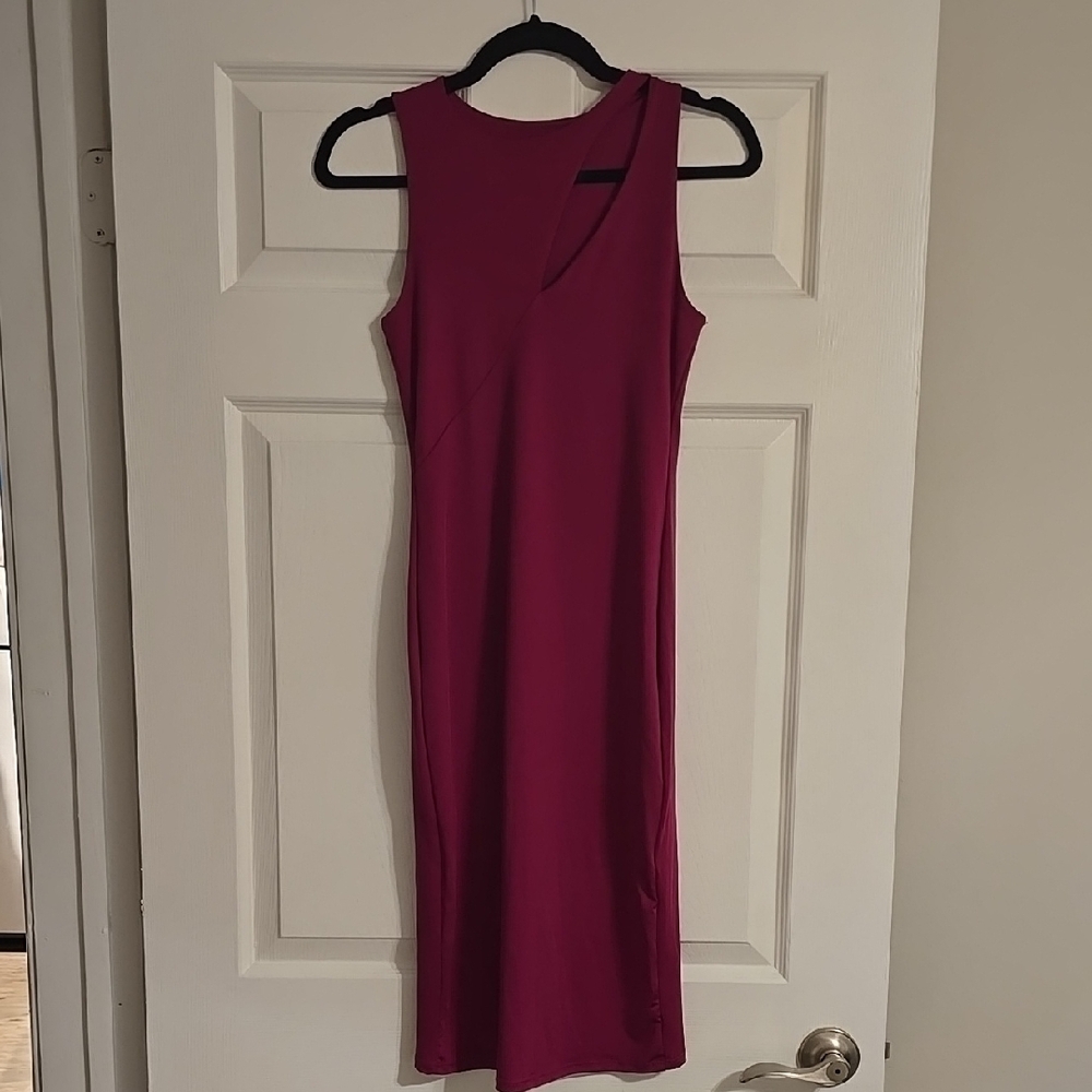 Elegant Sleeveless Dress in Pink